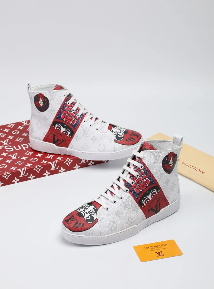 Factory price: 400💰 [LV] Animal series limited edition high-top sports shoes for men, L classic print, new autumn and winter style, original replica, 1:1 Counter quality, the fabric is Italian 🇮🇹 imported cowhide ➕🇮🇹 pure sheepskin lining ➕ original outsole, 🔍🔍 high quality, you can go in and out of the counter at will, welcome to compare, the outsole line will never be unglued, all sellers are welcome to sell in the picture above, can be shipped in one piece, code number: 38-44 (45 codes can be customized)